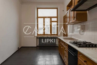 An apartment in the historic center of Kyiv is being offered for sale.