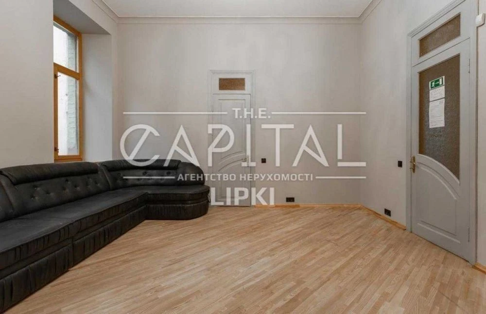An apartment in the historic center of Kyiv is being offered for sale.