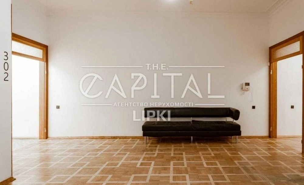 An apartment in the historic center of Kyiv is being offered for sale.