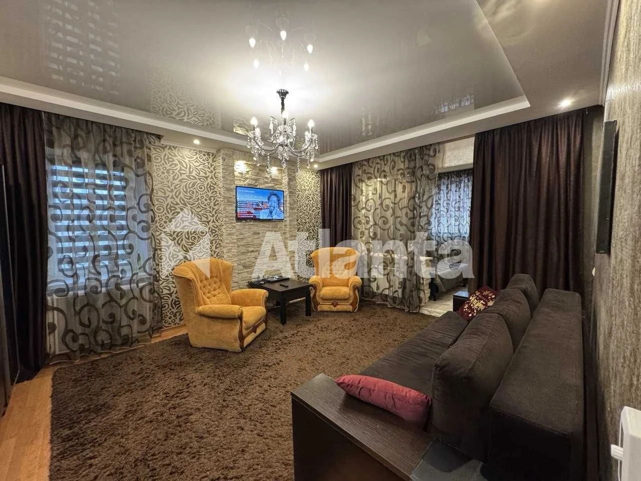 One-bedroom apartment on William's Middle Floor South
