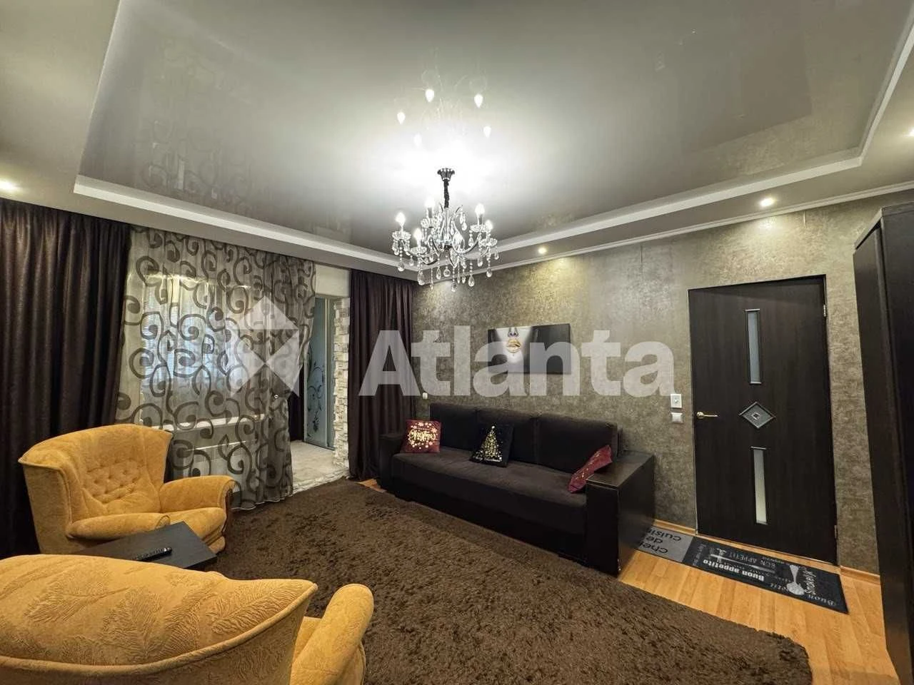 One-bedroom apartment on William's Middle Floor South