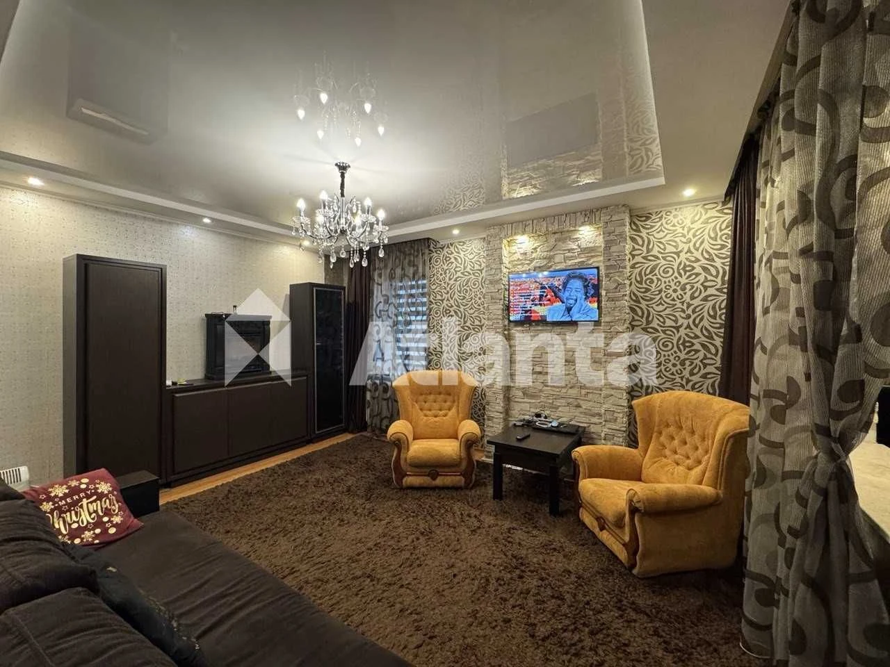 One-bedroom apartment on William's Middle Floor South