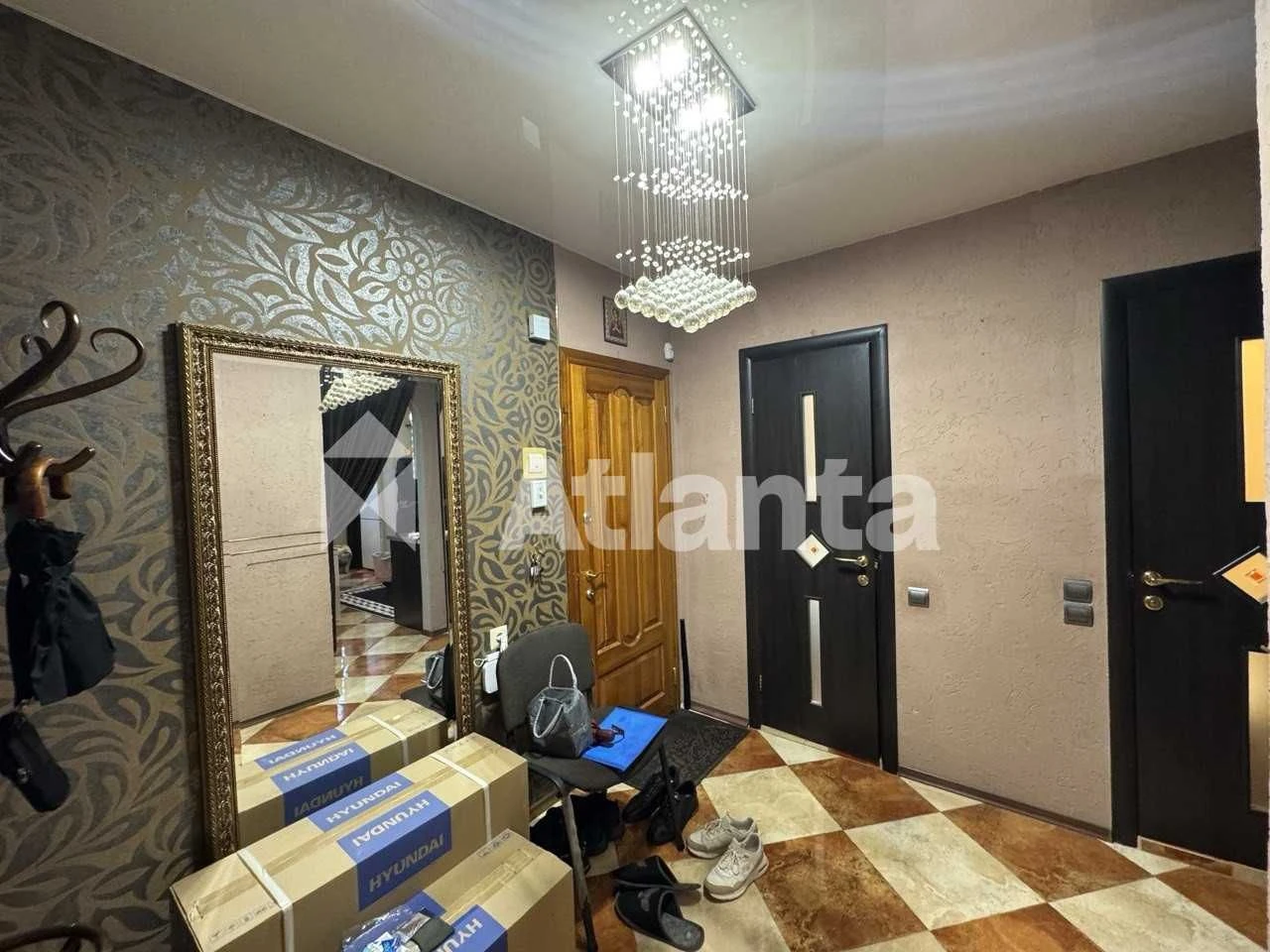 One-bedroom apartment on William's Middle Floor South
