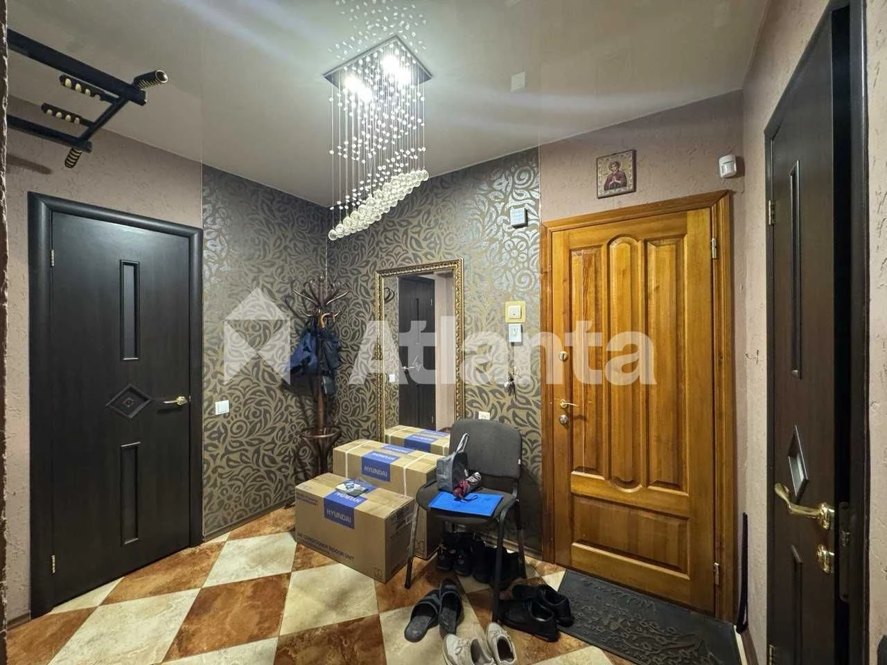 One-bedroom apartment on William's Middle Floor South