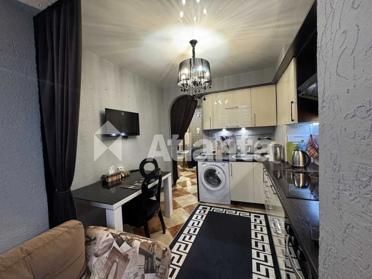 One-bedroom apartment on William's Middle Floor South