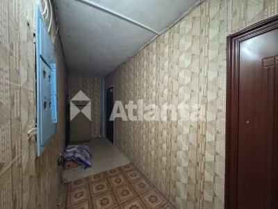 One-bedroom apartment on William's Middle Floor South
