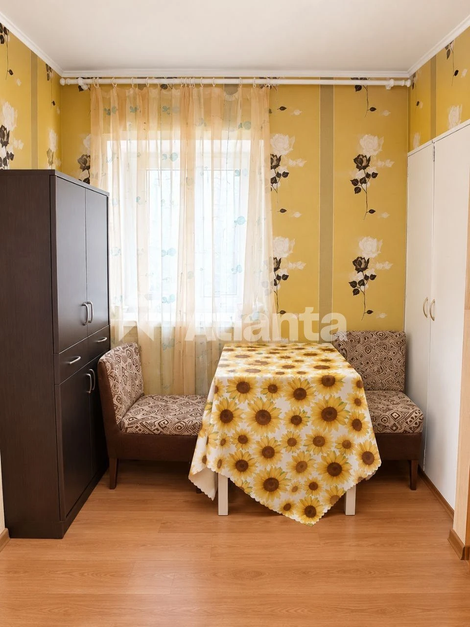 2-bedroom apartment on the ground. Renovation. Slobodka.