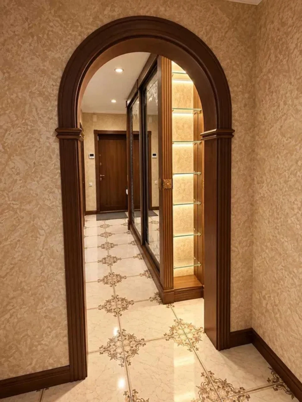 3-Bedroom Apartment, Kotovskogo Village - Neoclassic Renovation