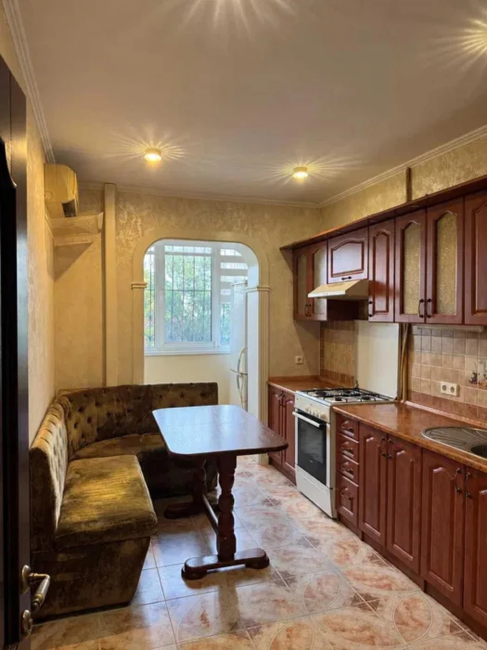 3-Bedroom Apartment, Kotovskogo Village - Neoclassic Renovation