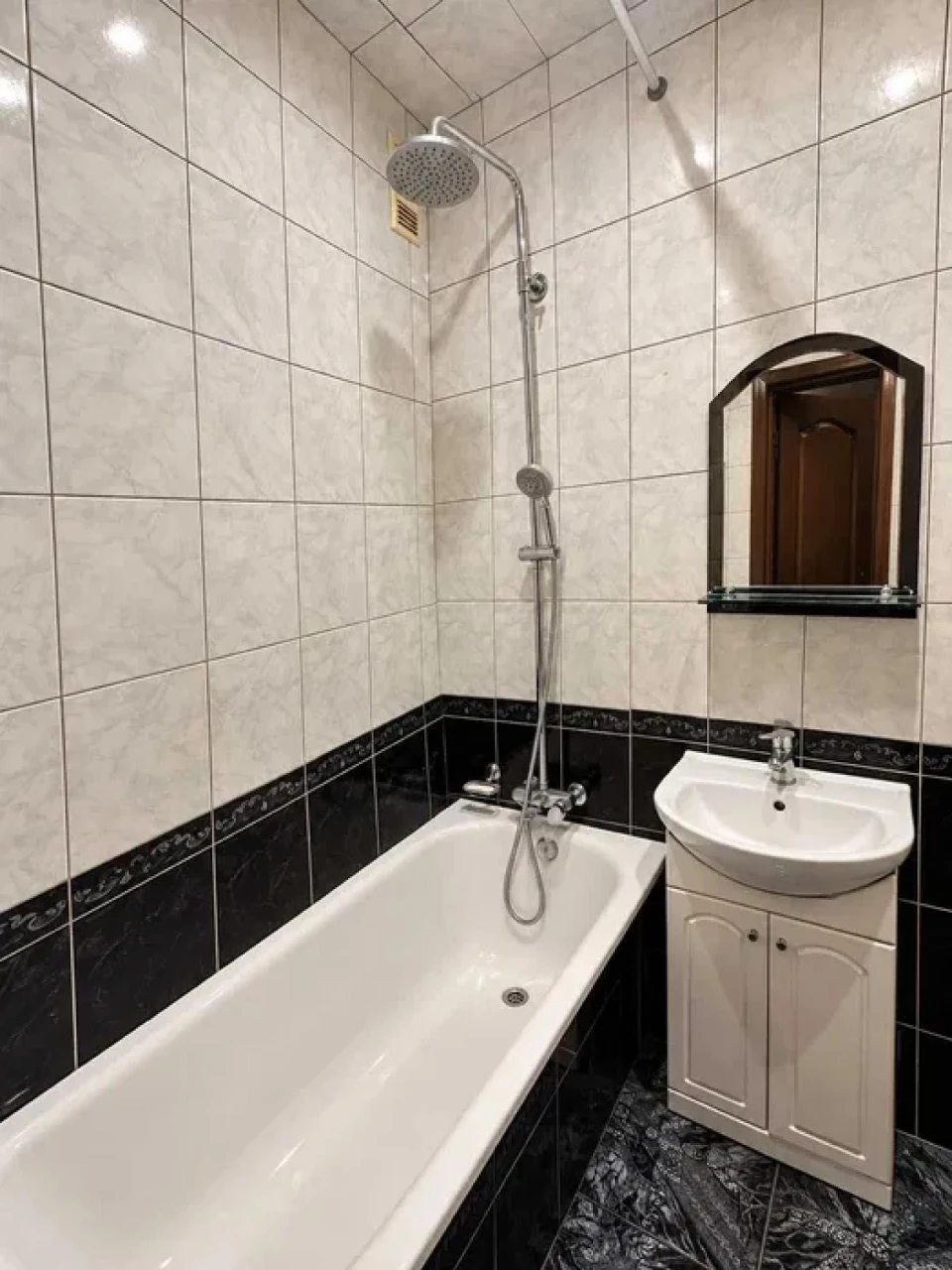 3-Bedroom Apartment, Kotovskogo Village - Neoclassic Renovation