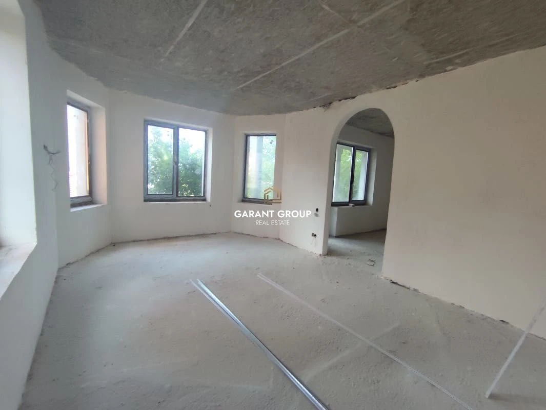 Large House/Guest House/8 acres
