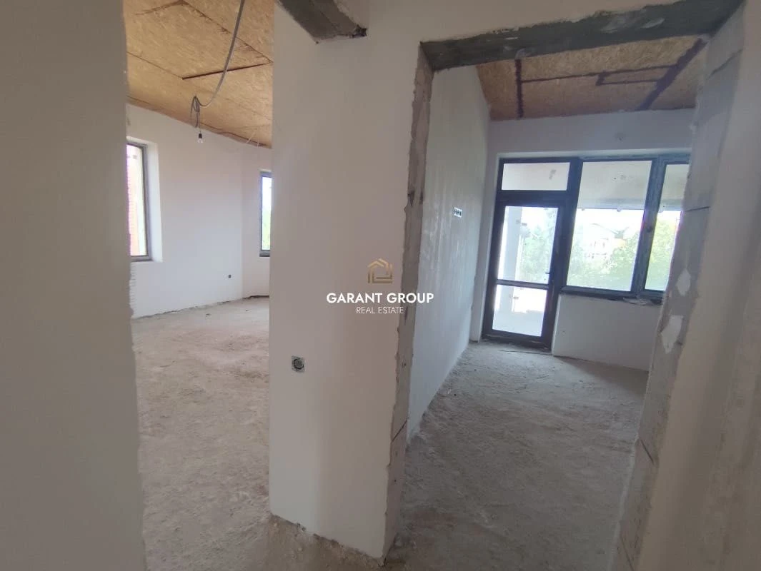 Large House/Guest House/8 acres