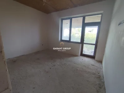 Large House/Guest House/8 acres