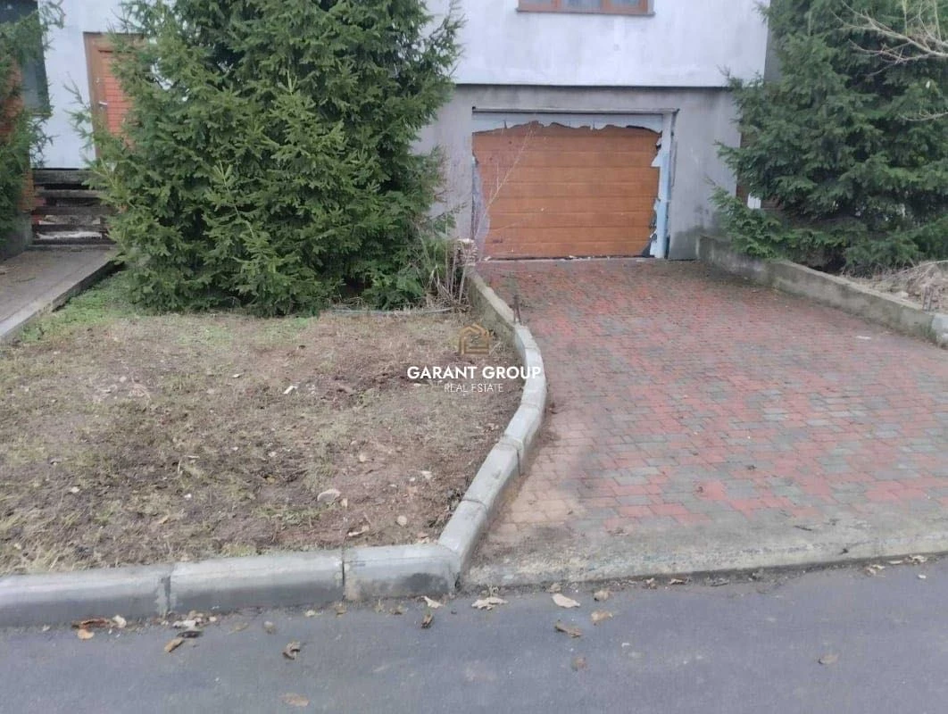 Large House/Guest House/8 acres