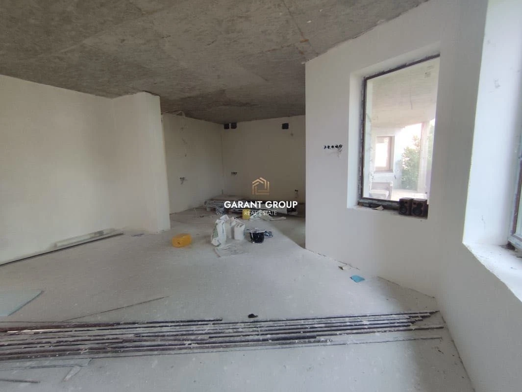 Large House/Guest House/8 acres