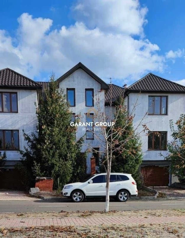 Large House/Guest House/8 acres