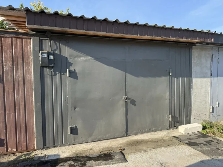 For Sale Garage at Lesya Ukrainy 21 near GAI