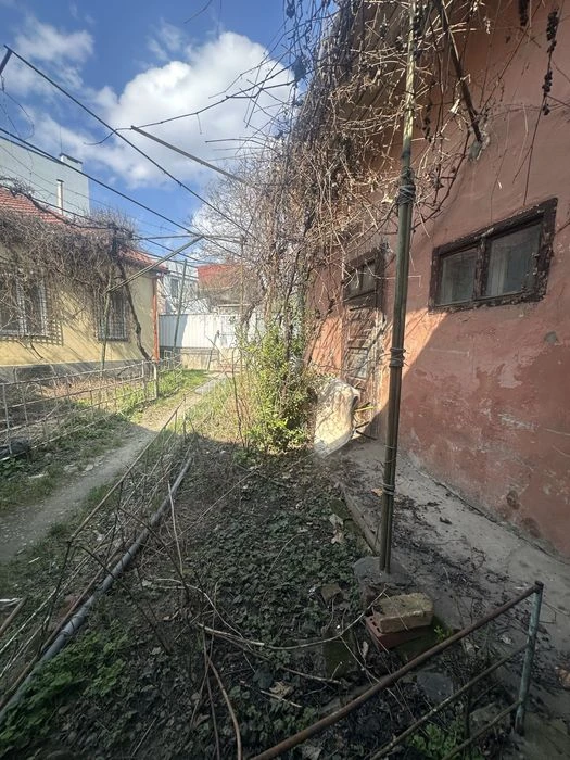 Продаж 2-ох кімнатної квартири півособнячного типу Центр вул