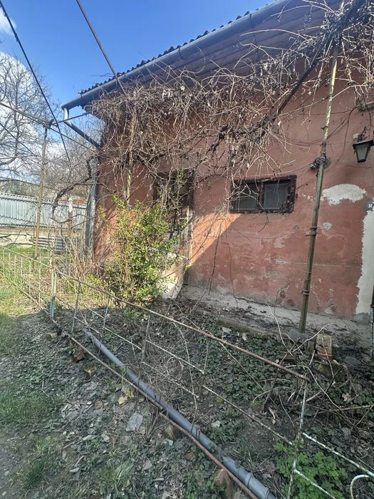 Продаж 2-ох кімнатної квартири півособнячного типу Центр вул