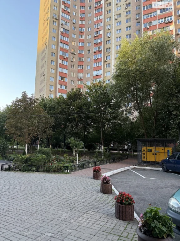 Long-Term Rental Apartment, Poczynki