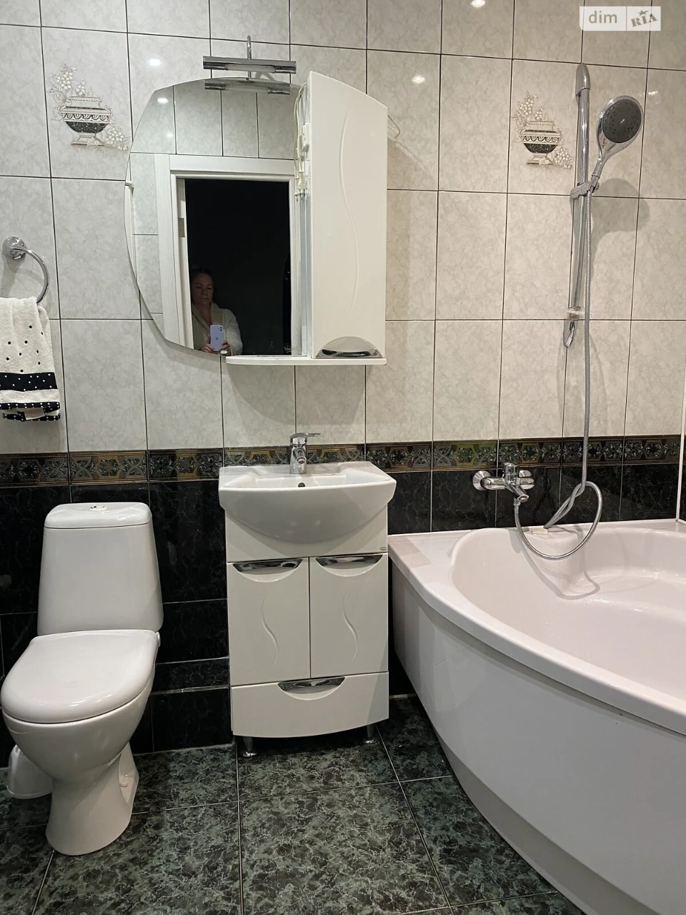 Long-Term Rental Apartment, Poczynki