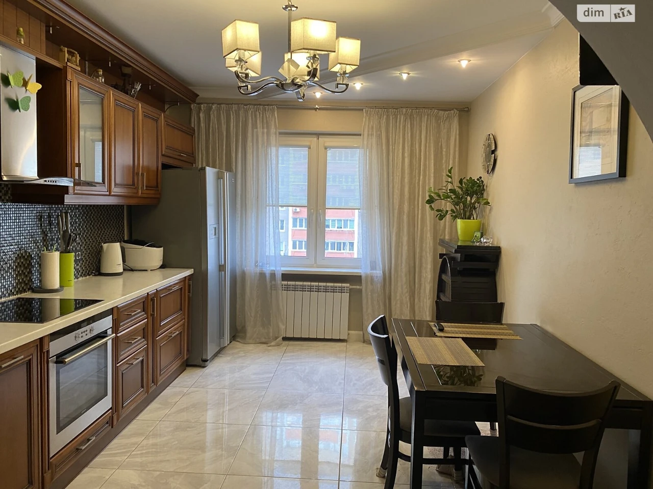 Long-Term Rental Apartment, Poczynki