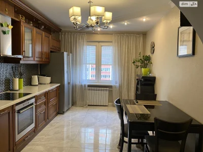 Long-Term Rental Apartment, Poczynki