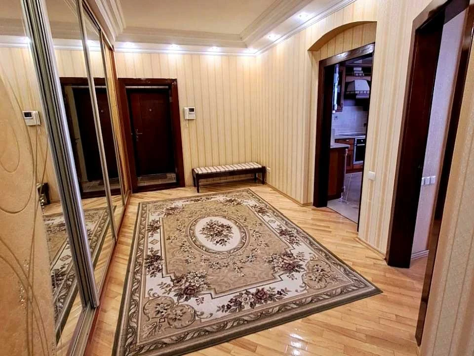 Квартира. Киев, проспект Миколи Бажана
