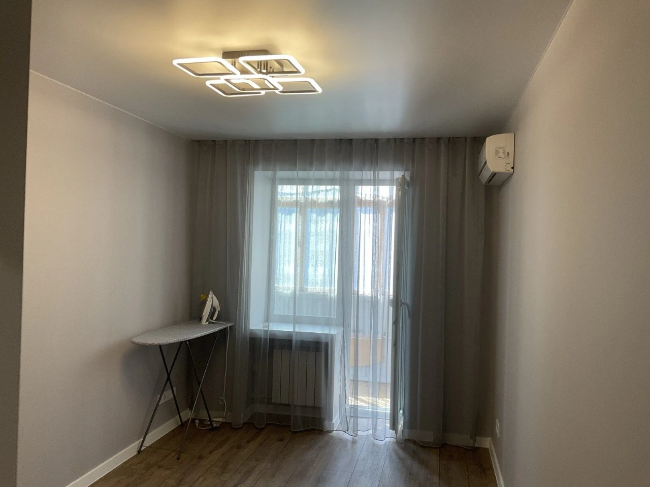 For Sale: 3-bedroom apartment in Arcadia, renovated, 8th floor