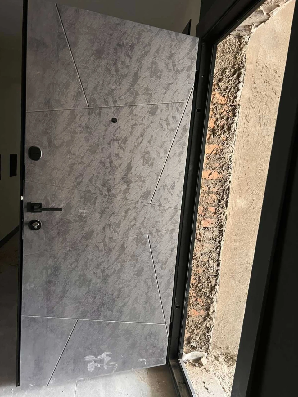 For Sale: 1-bedroom apartment at 2652 Nemirovs'k Shose