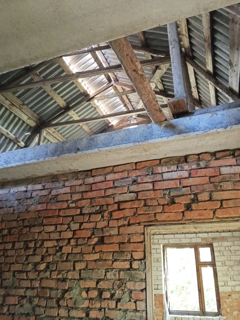 Земельна ділянка з будинком