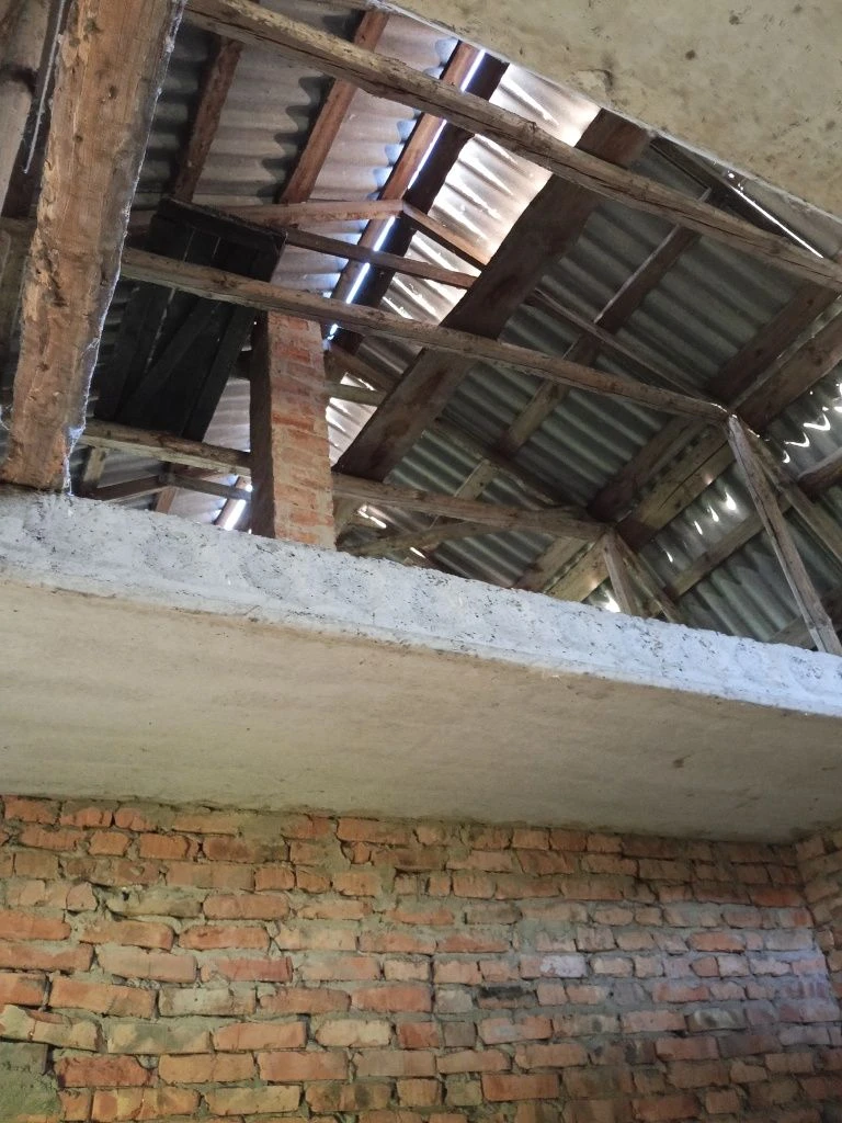 Земельна ділянка з будинком