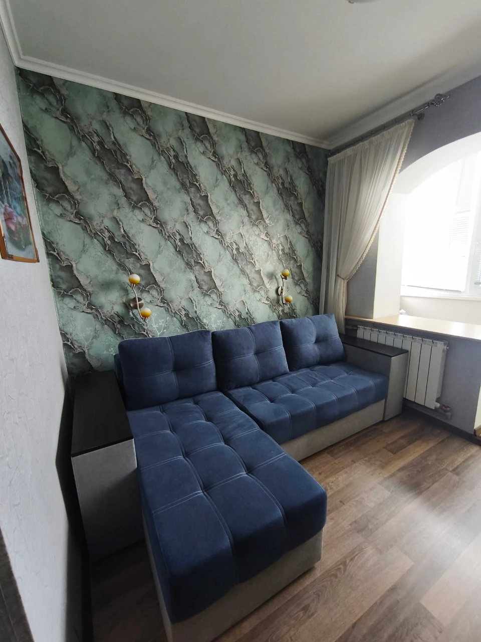 3-room apartment with full renovation, furniture, appliances. Fantastic view.