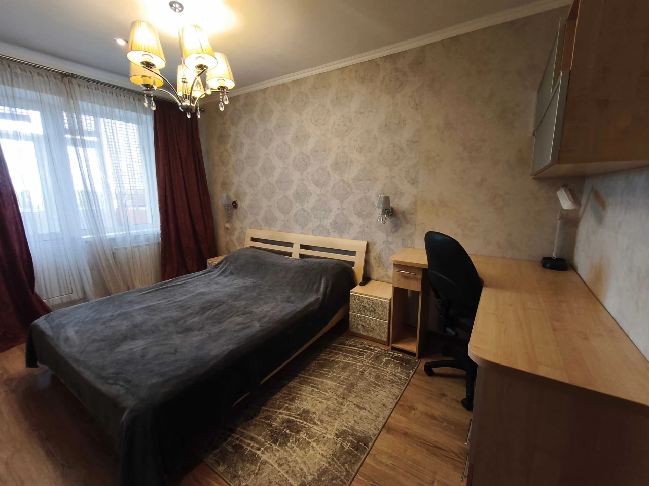 3-room apartment with full renovation, furniture, appliances. Fantastic view.