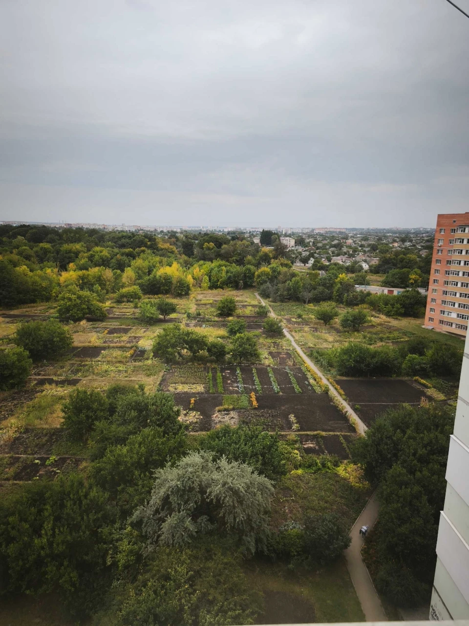 3-room apartment with full renovation, furniture, appliances. Fantastic view.