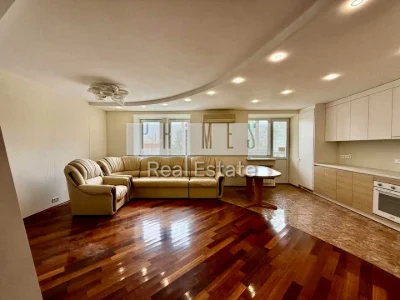 Apartment. Verkhovna Rada Blvd, Kyiv