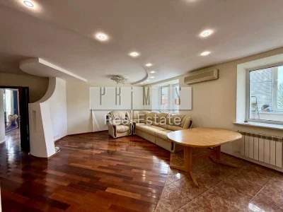 Apartment. Verkhovna Rada Blvd, Kyiv