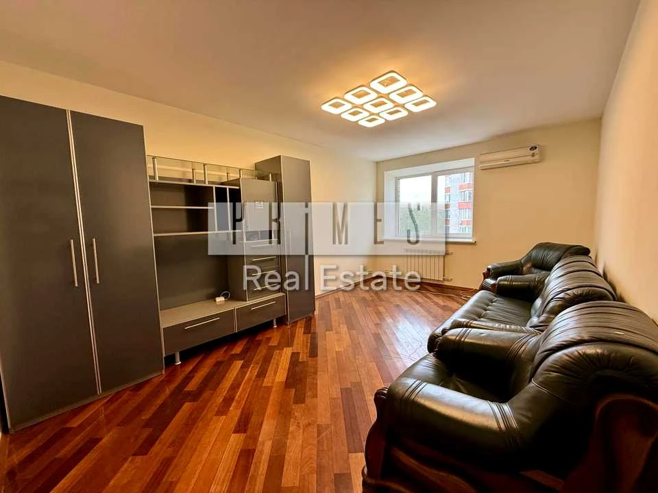 Apartment. Verkhovna Rada Blvd, Kyiv