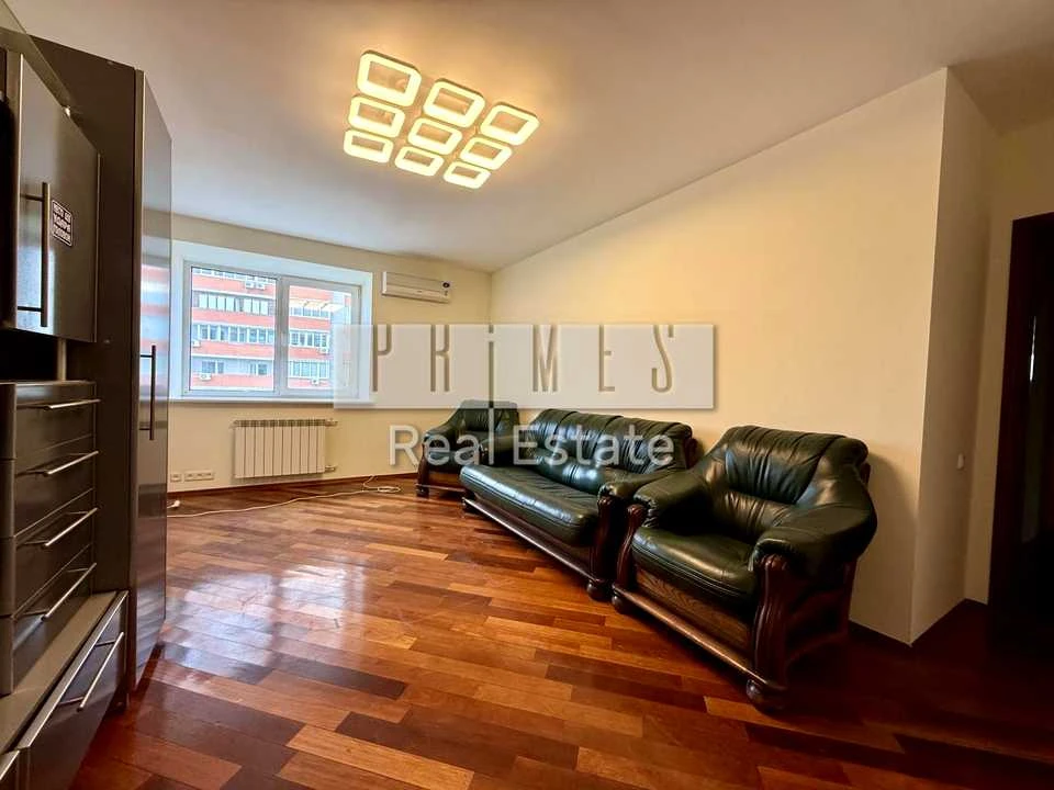 Apartment. Verkhovna Rada Blvd, Kyiv