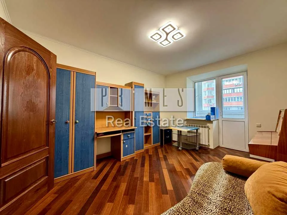 Apartment. Verkhovna Rada Blvd, Kyiv