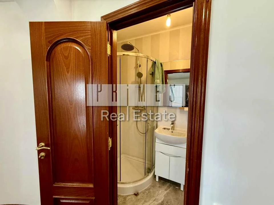 Apartment. Verkhovna Rada Blvd, Kyiv
