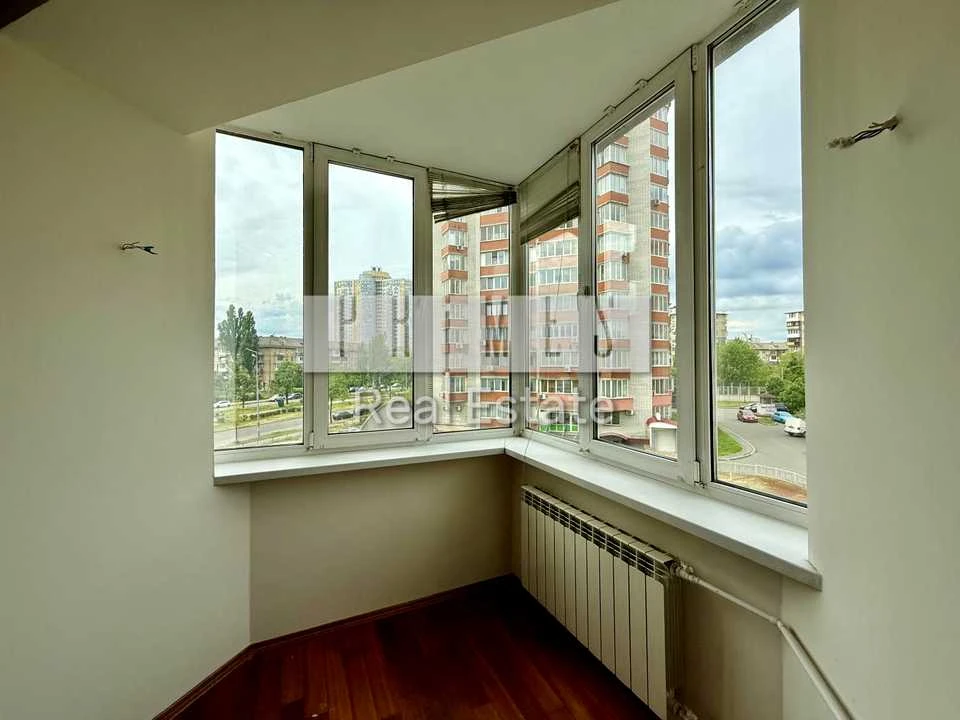 Apartment. Verkhovna Rada Blvd, Kyiv