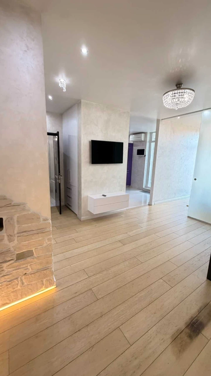 Spacious and Cozy 1-Bedroom Apartment in "Comfort Town" Residence, 41