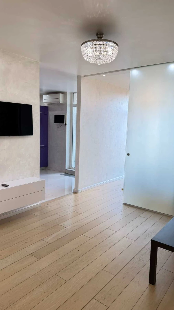 Spacious and Cozy 1-Bedroom Apartment in "Comfort Town" Residence, 41