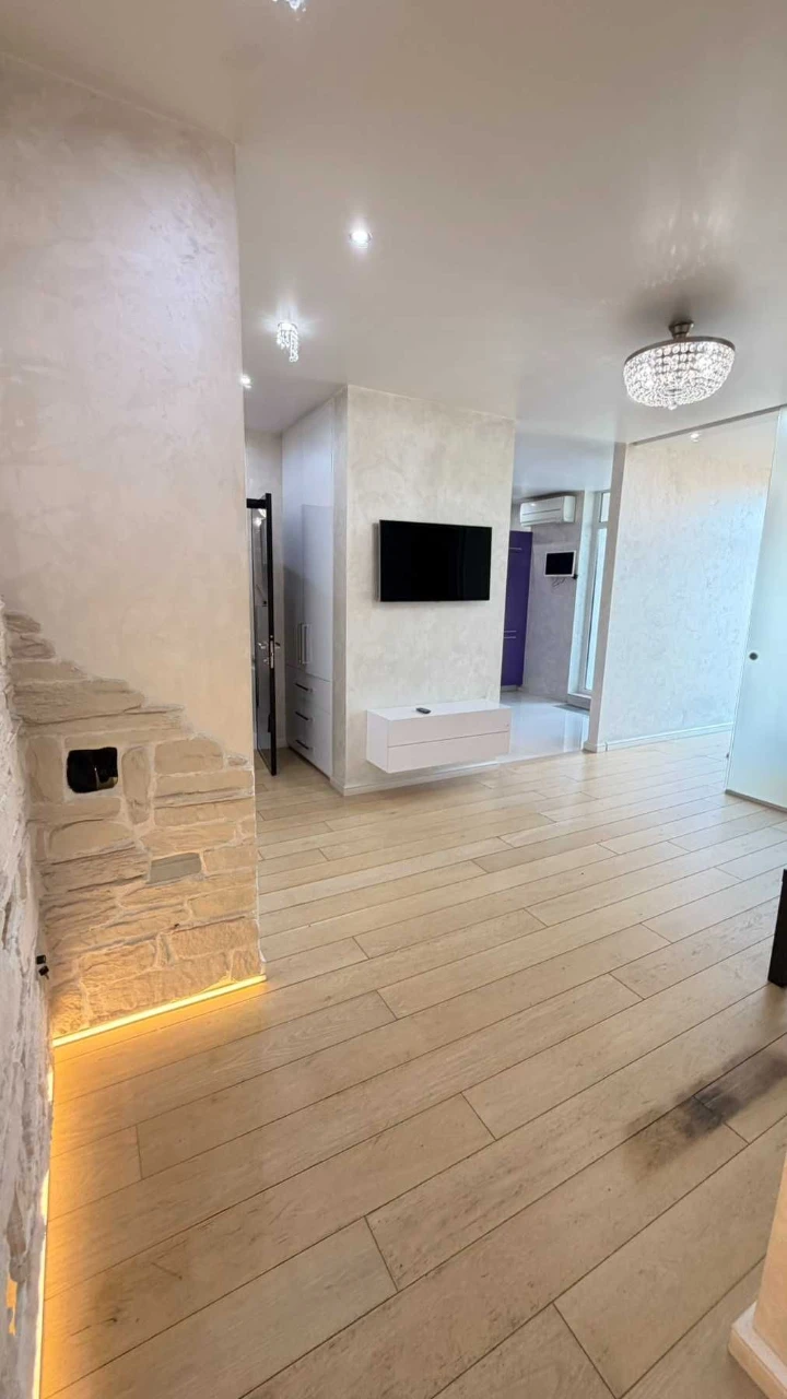 Spacious and Cozy 1-Bedroom Apartment in "Comfort Town" Residence, 41