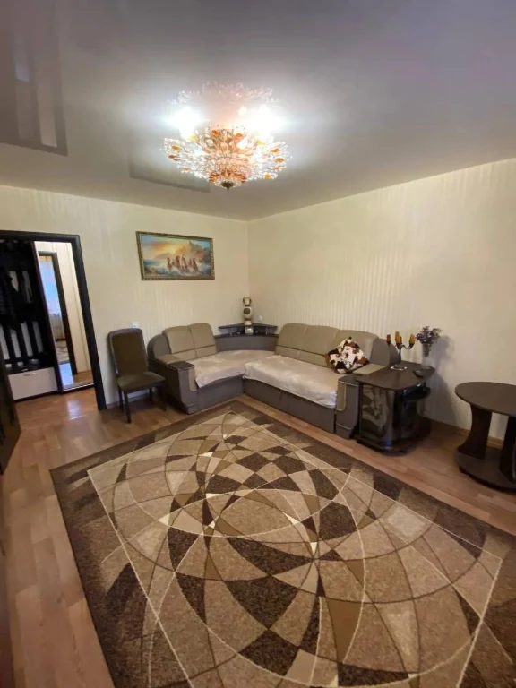 For sale 3-room apartment in Toполь residential area, brick house