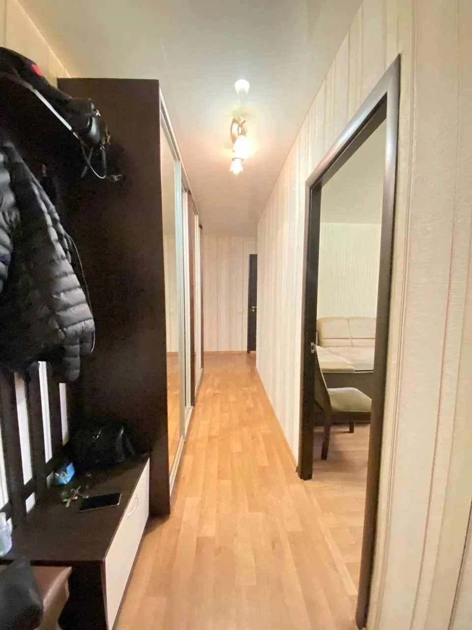 For sale 3-room apartment in Toполь residential area, brick house