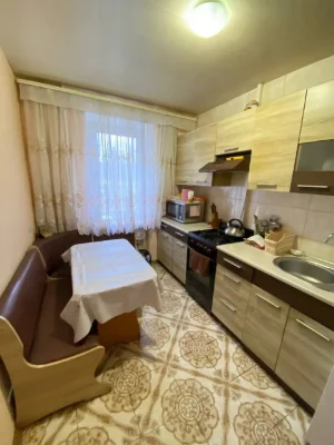 For sale 3-room apartment in Toполь residential area, brick house