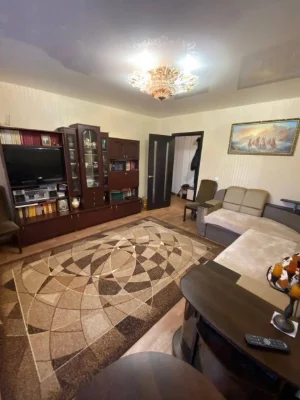 For sale 3-room apartment in Toполь residential area, brick house
