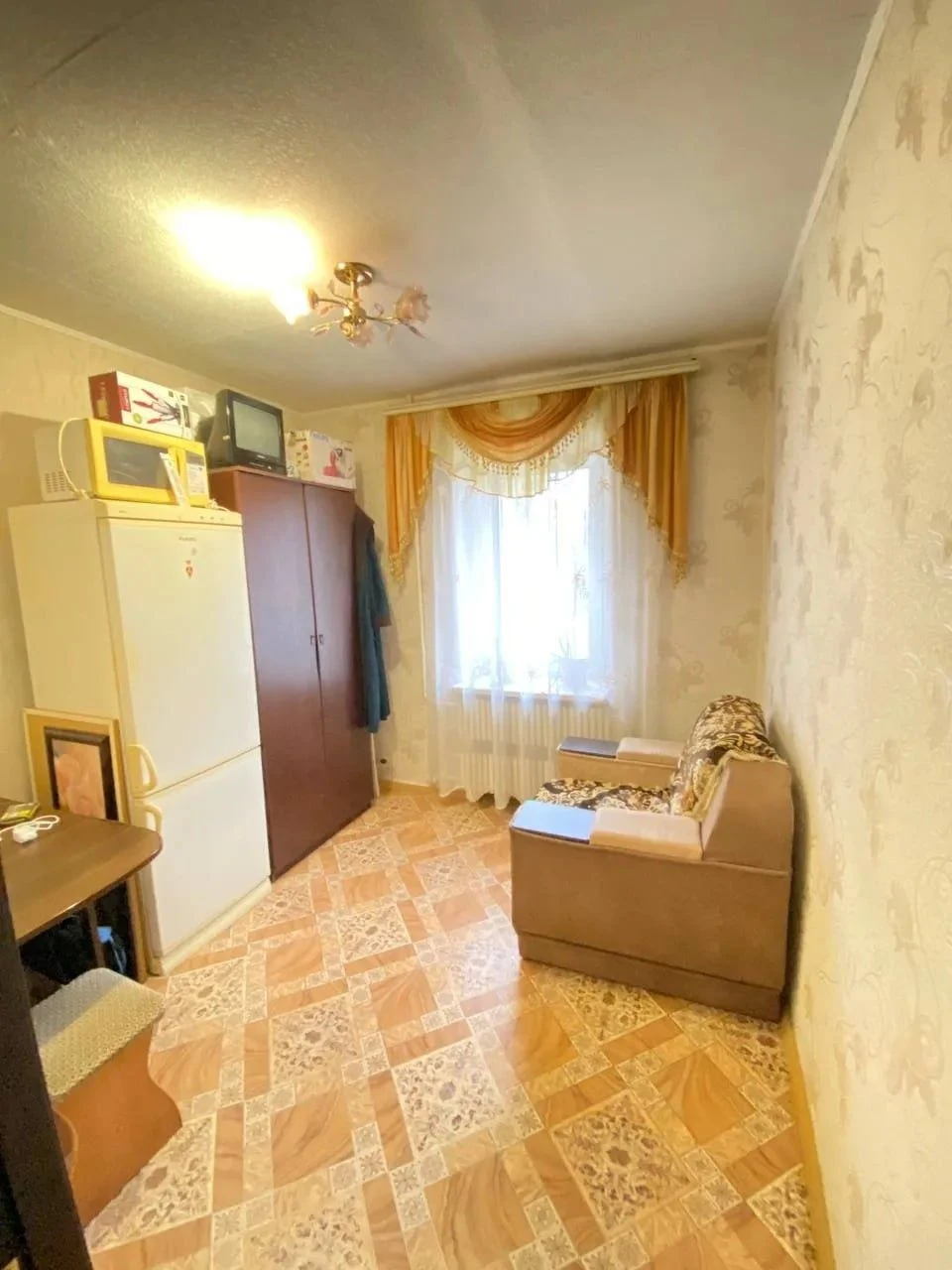 For sale 3-room apartment in Toполь residential area, brick house